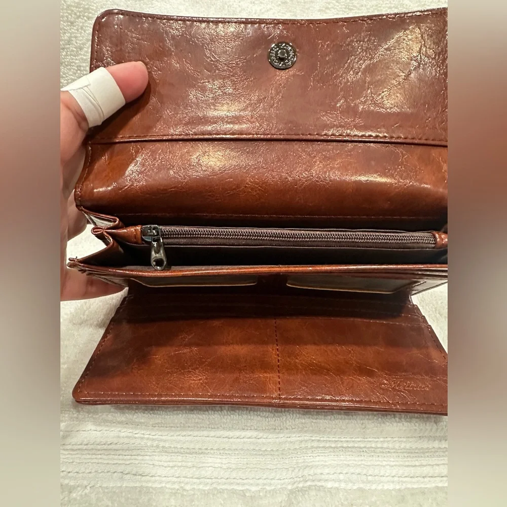 Embossed Rust-Brown Leather Wallet - Picture 4 of 6